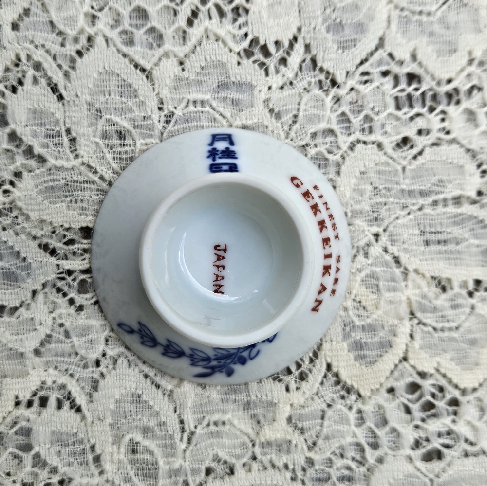 Vintage Japanese Sake Cup Advertising Finest Sake Gekkeikan White Blue Red - Picture 6 of 7